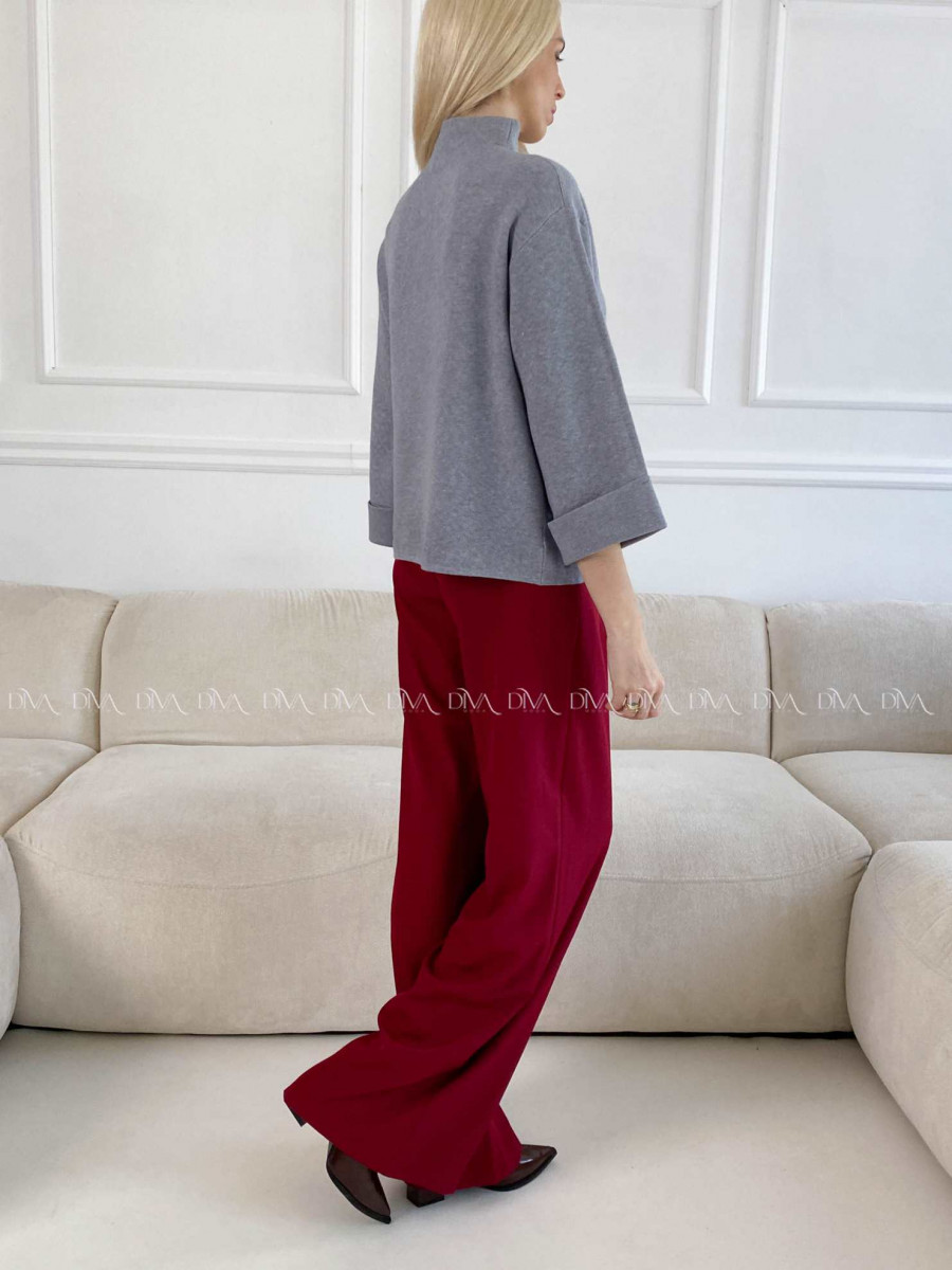 Sveter so štrasovými gombíkmi sivý V 52