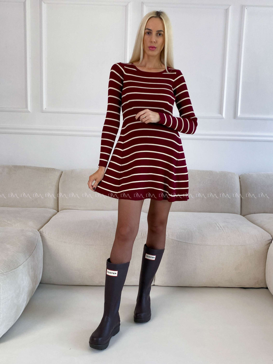 Úpletové pruhované šaty burgundy A 118