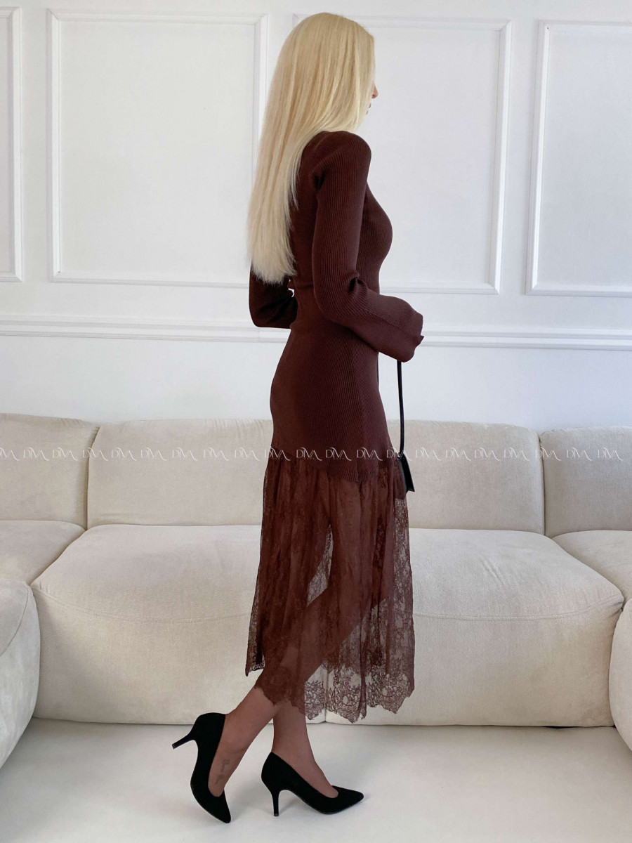 Úpletové maxi šaty s krajkovanou sukňou čokoládové A 119