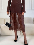 Úpletové maxi šaty s krajkovanou sukňou čokoládové A 119