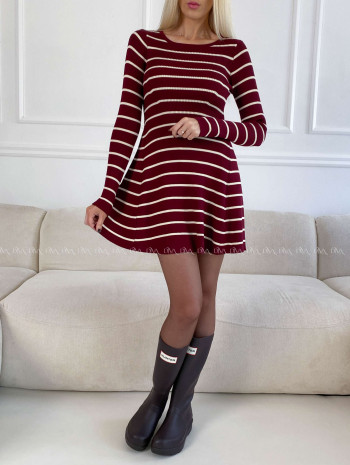 Úpletové pruhované šaty burgundy A 118