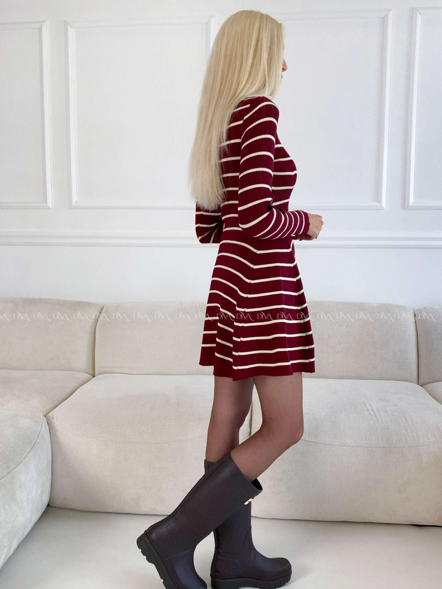 Úpletové pruhované šaty burgundy A 118