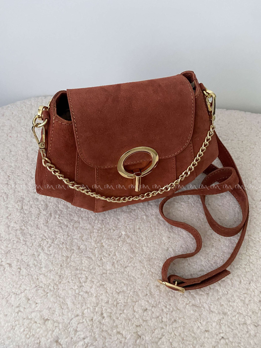 Asymetrická Kabelka z pravej brúsenej kože camel s retiazkou