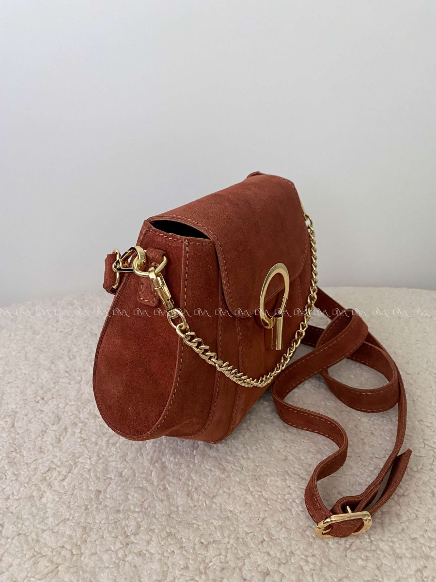 Asymetrická Kabelka z pravej brúsenej kože camel s retiazkou