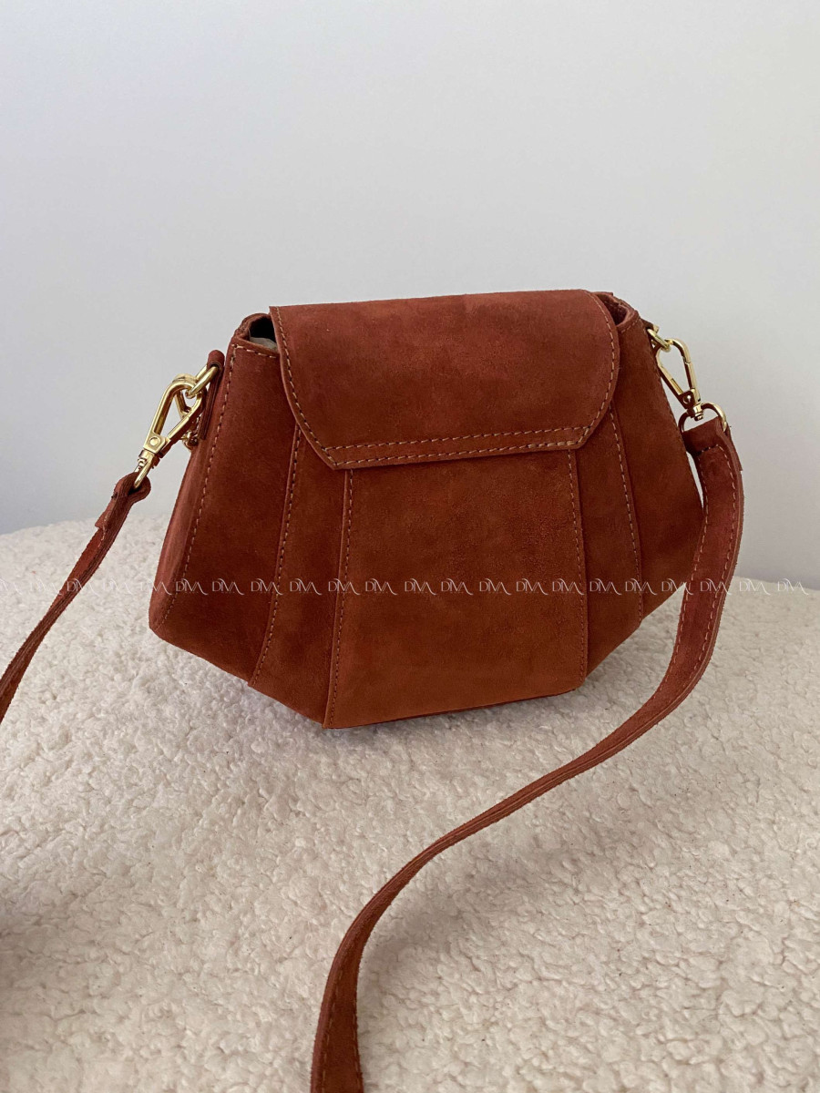 Asymetrická Kabelka z pravej brúsenej kože camel s retiazkou