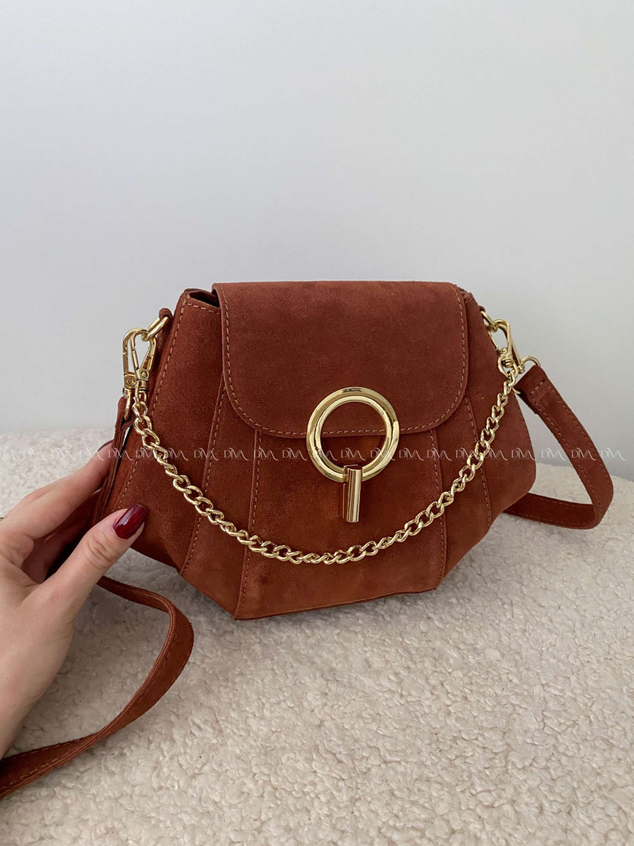 Asymetrická Kabelka z pravej brúsenej kože camel s retiazkou