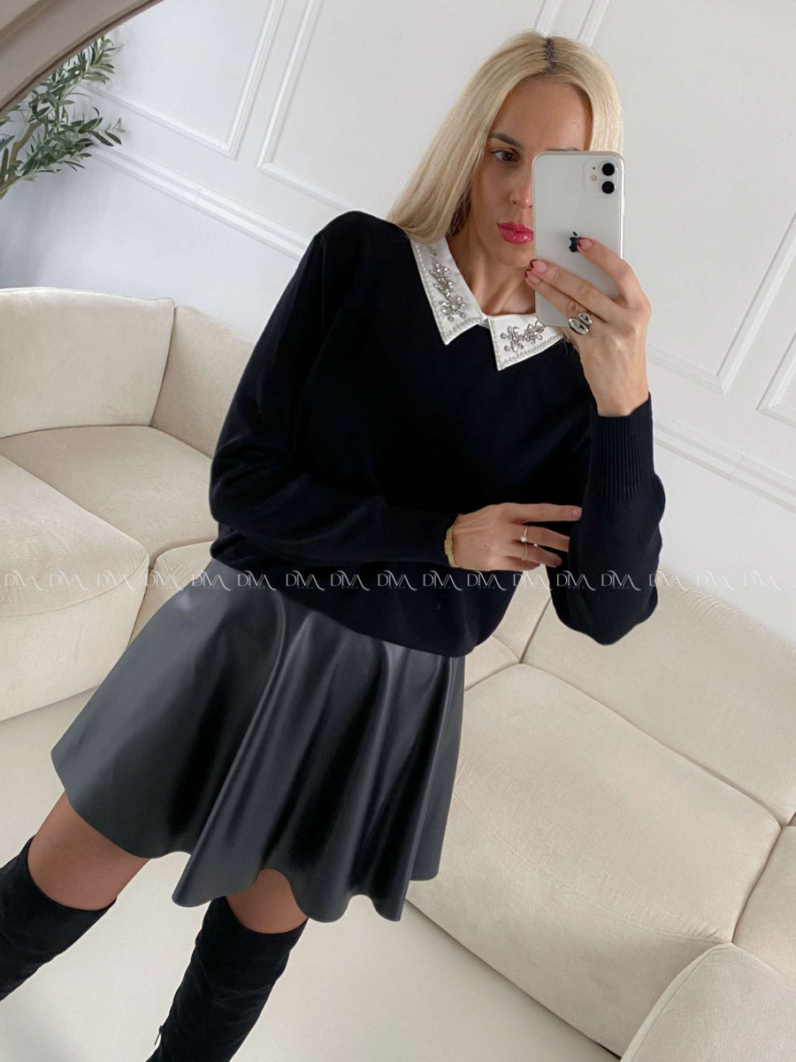 Sveter so zdobeným golierom čierny  A 147