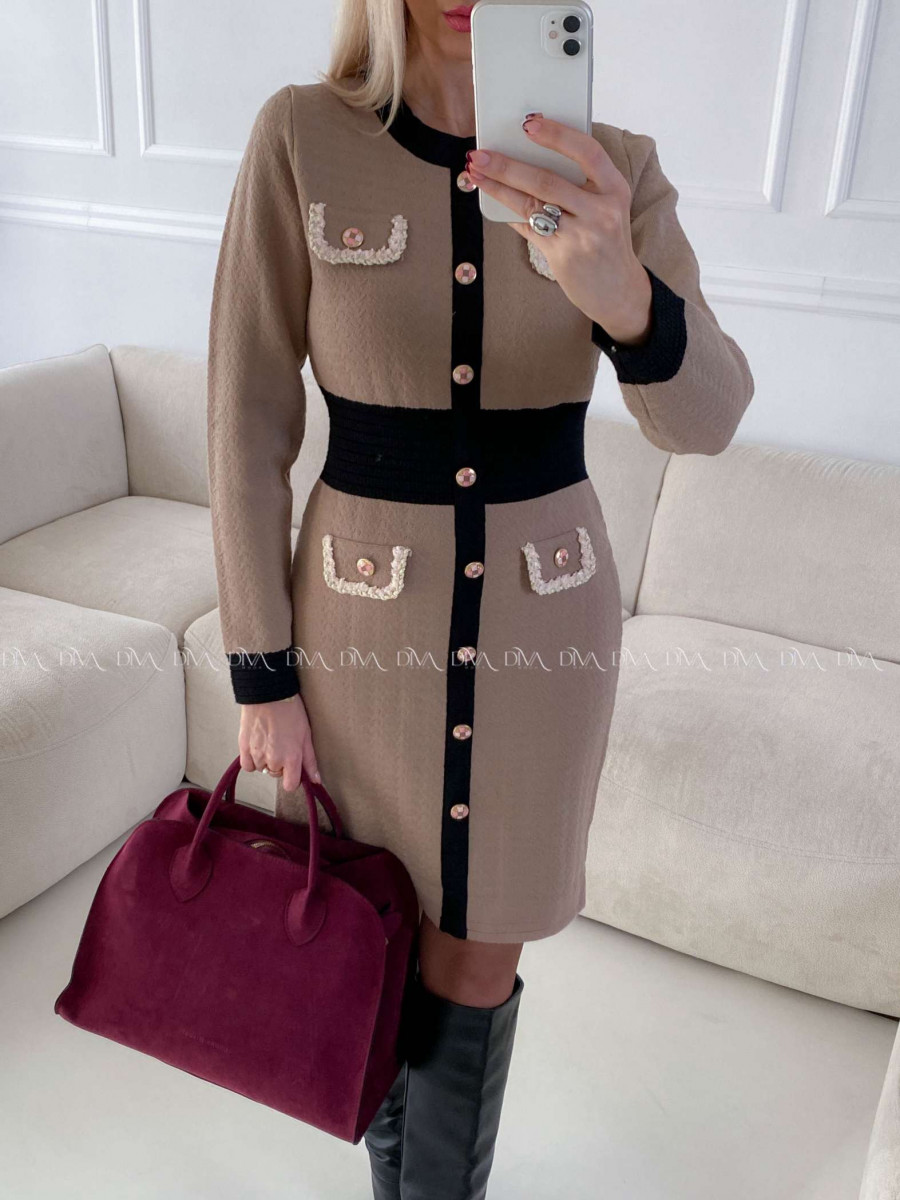 Úpletové šaty so zdobenými gombíkmi coco latté hnedá  A 151