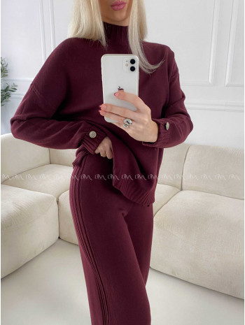 Úpletový komplet sveter + nohavice burgundy A 157