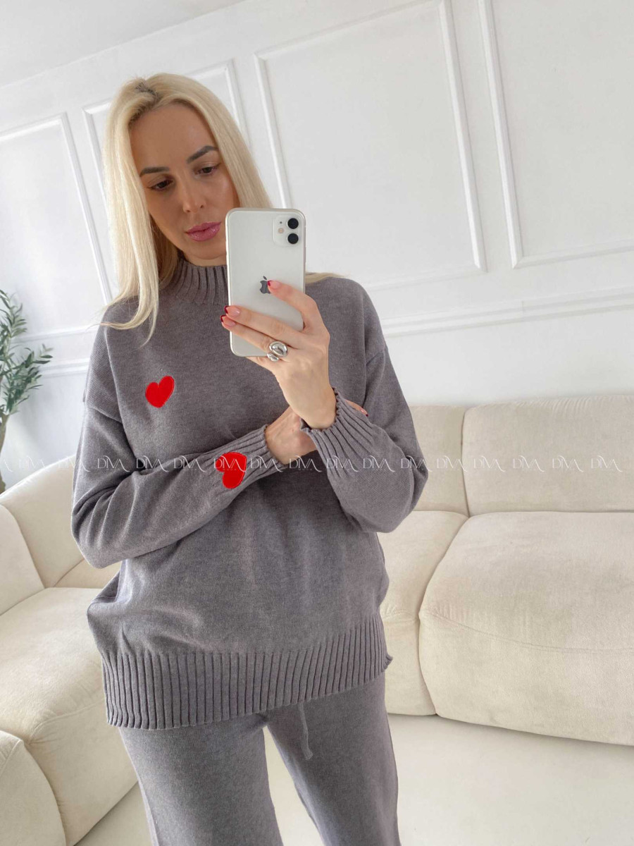 Úpletový kompletso srdiečkami sveter + nohavice šedý A 154