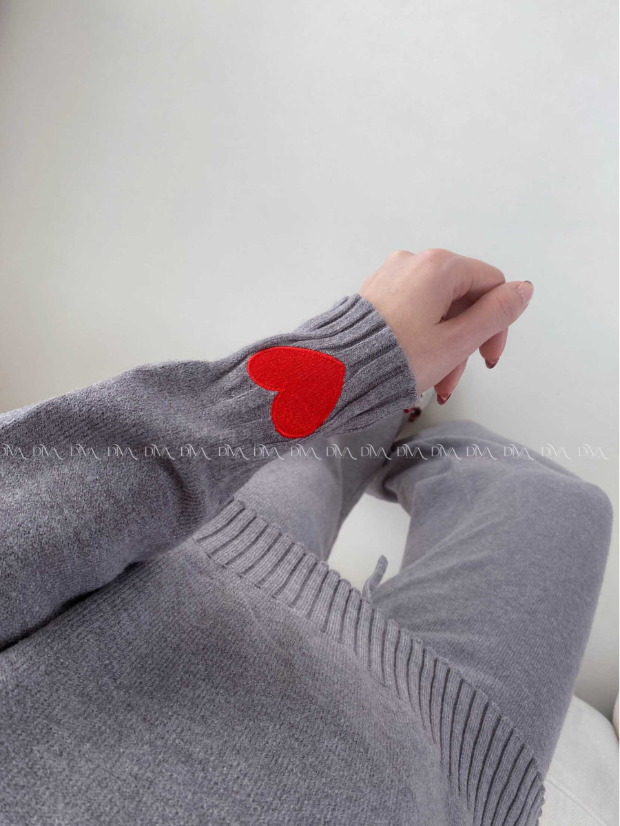 Úpletový kompletso srdiečkami sveter + nohavice šedý A 154