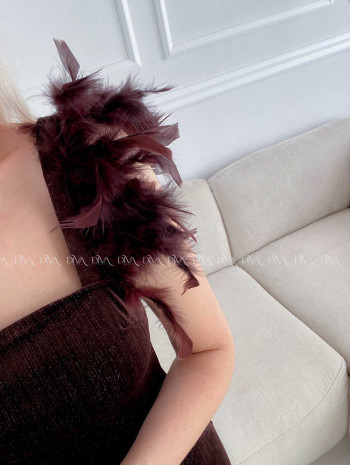 Zamatové midi šaty s pierkami čokoládové A 158