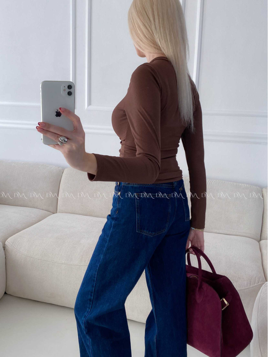 Rebrovaný top so zlatou sponou čokoládový A 162