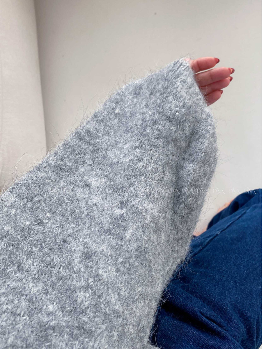 Sveter s V - dekoltom sivý A 153