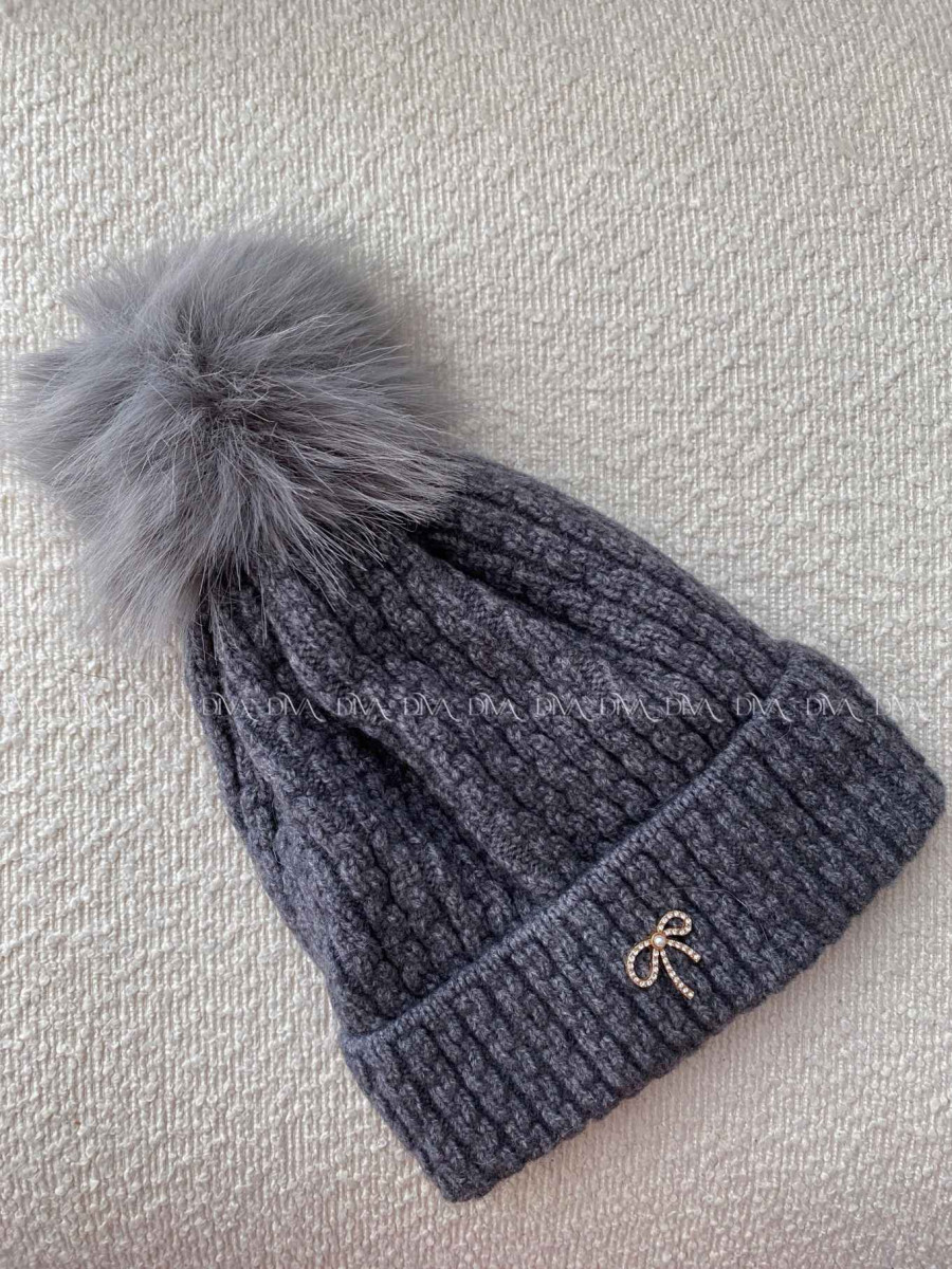 Pletená čiapka s mašličkou a brmbolcom šedá