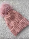 Pletená čiapka s mašličkou a brmbolcom ružová