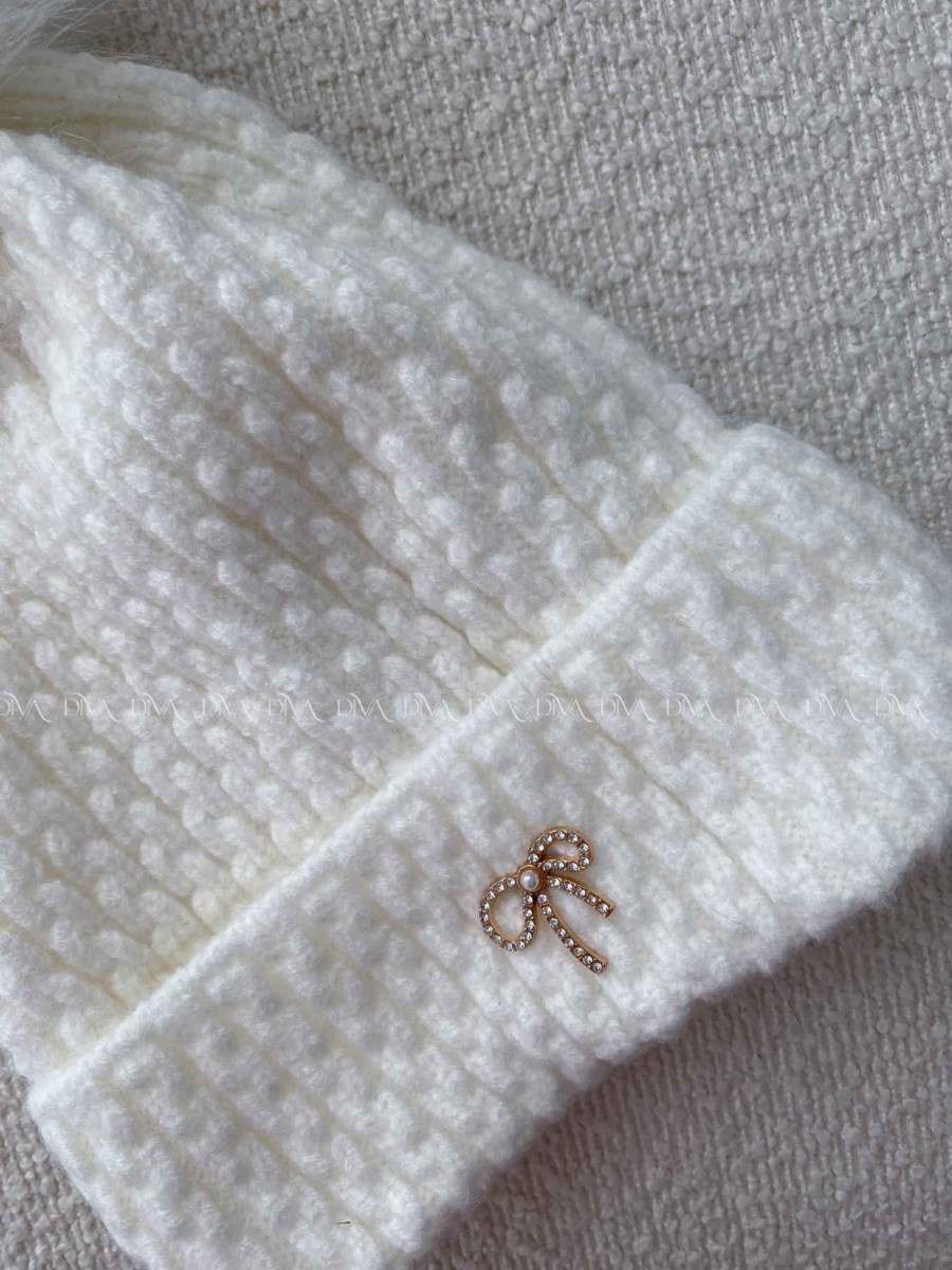 Pletená čiapka s mašličkou a brmbolcom biela 