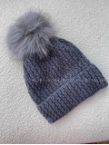 Pletená čiapka s brmbolcom šedá B 11