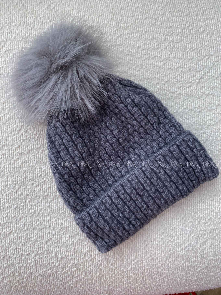 Pletená čiapka s brmbolcom šedá B 11