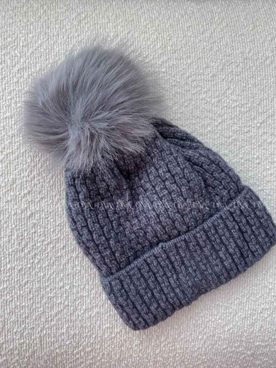 Pletená čiapka s brmbolcom šedá B 11