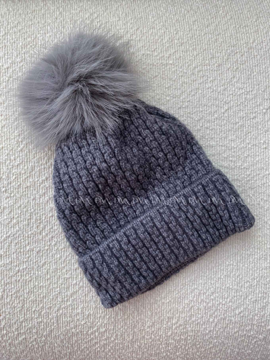 Pletená čiapka s brmbolcom šedá B 11