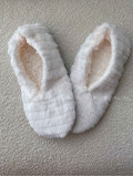 Kožušinové huňaté papučky biele 