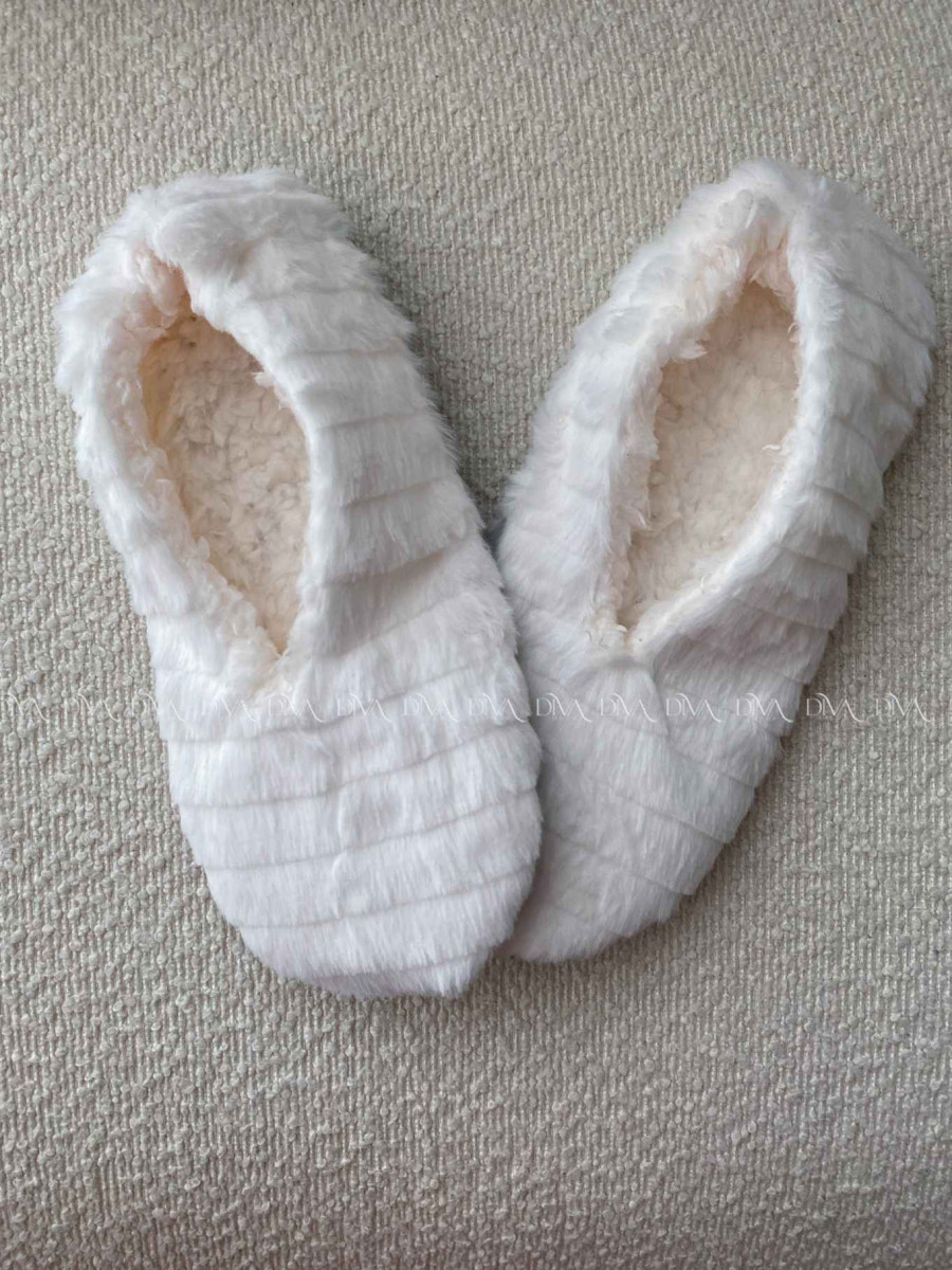 Kožušinové huňaté papučky biele 