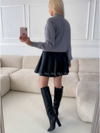 Koženková skladaná sukňa s prackou čierna A 167