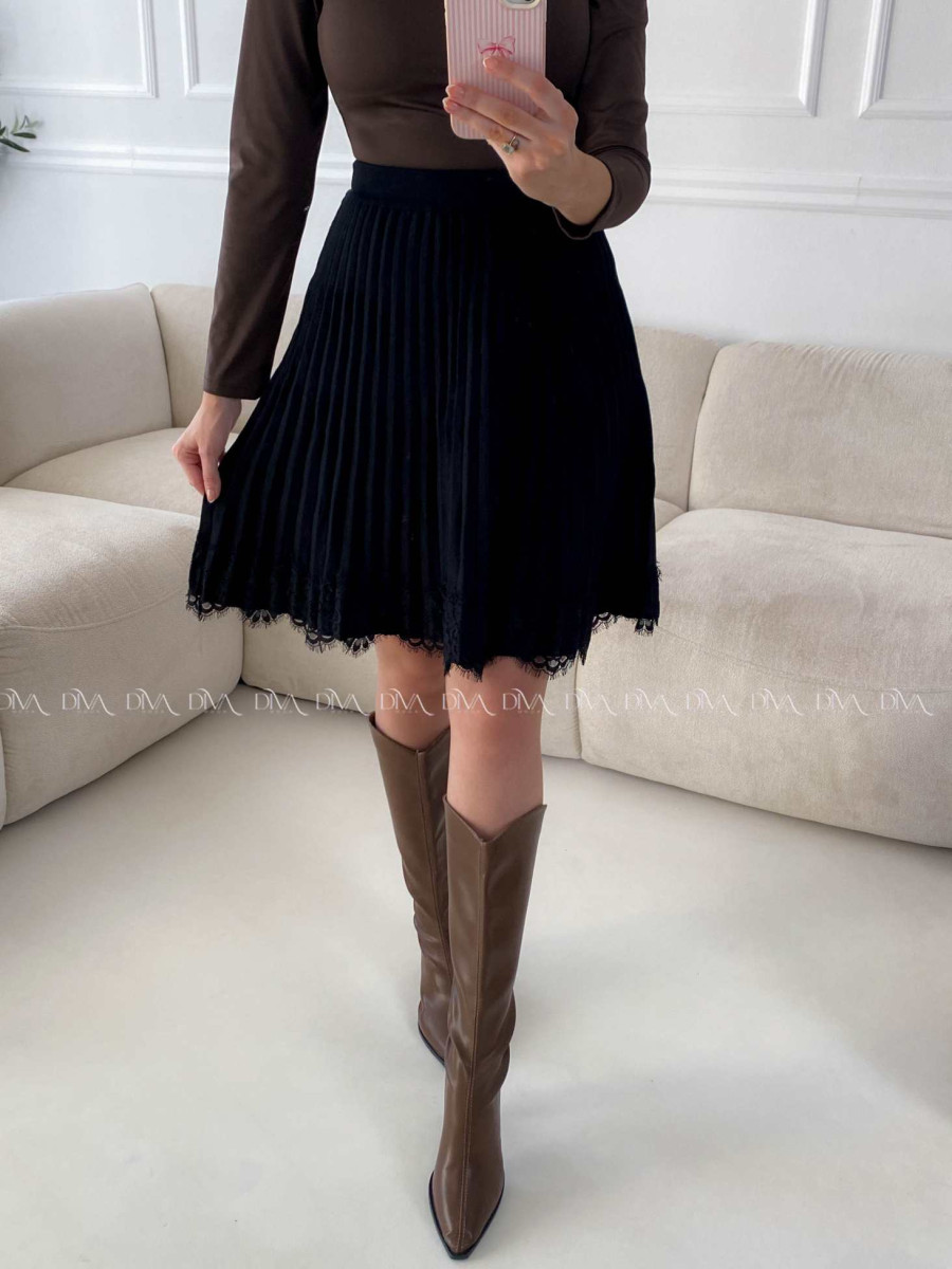 Úpletová skladaná sukňa s krajkou čierna A 166