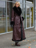 Zateplený koženkový kabát burgundy s čiernou kožušinou A 74