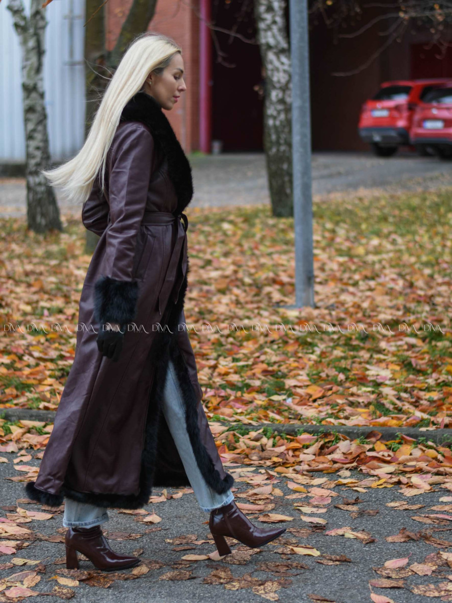 Zateplený koženkový kabát burgundy s čiernou kožušinou A 74