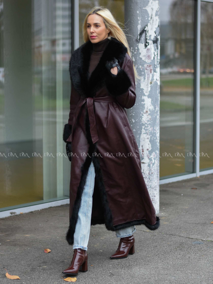 Zateplený koženkový kabát burgundy s čiernou kožušinou A 74