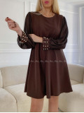 Šaty s perličkami na rukávoch hnedé A 186