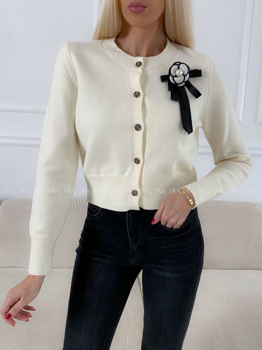 Sveter na gombíky s brošňou ecru A 190