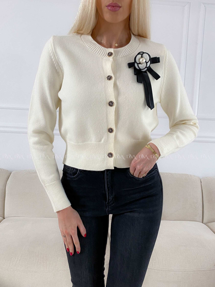Sveter na gombíky s brošňou ecru A 190