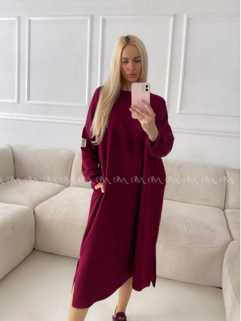 Športové maxi šaty s nášivkou burgundy A 205