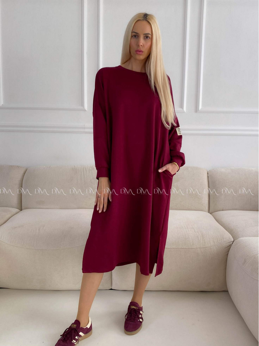 Športové maxi šaty s nášivkou burgundy A 205