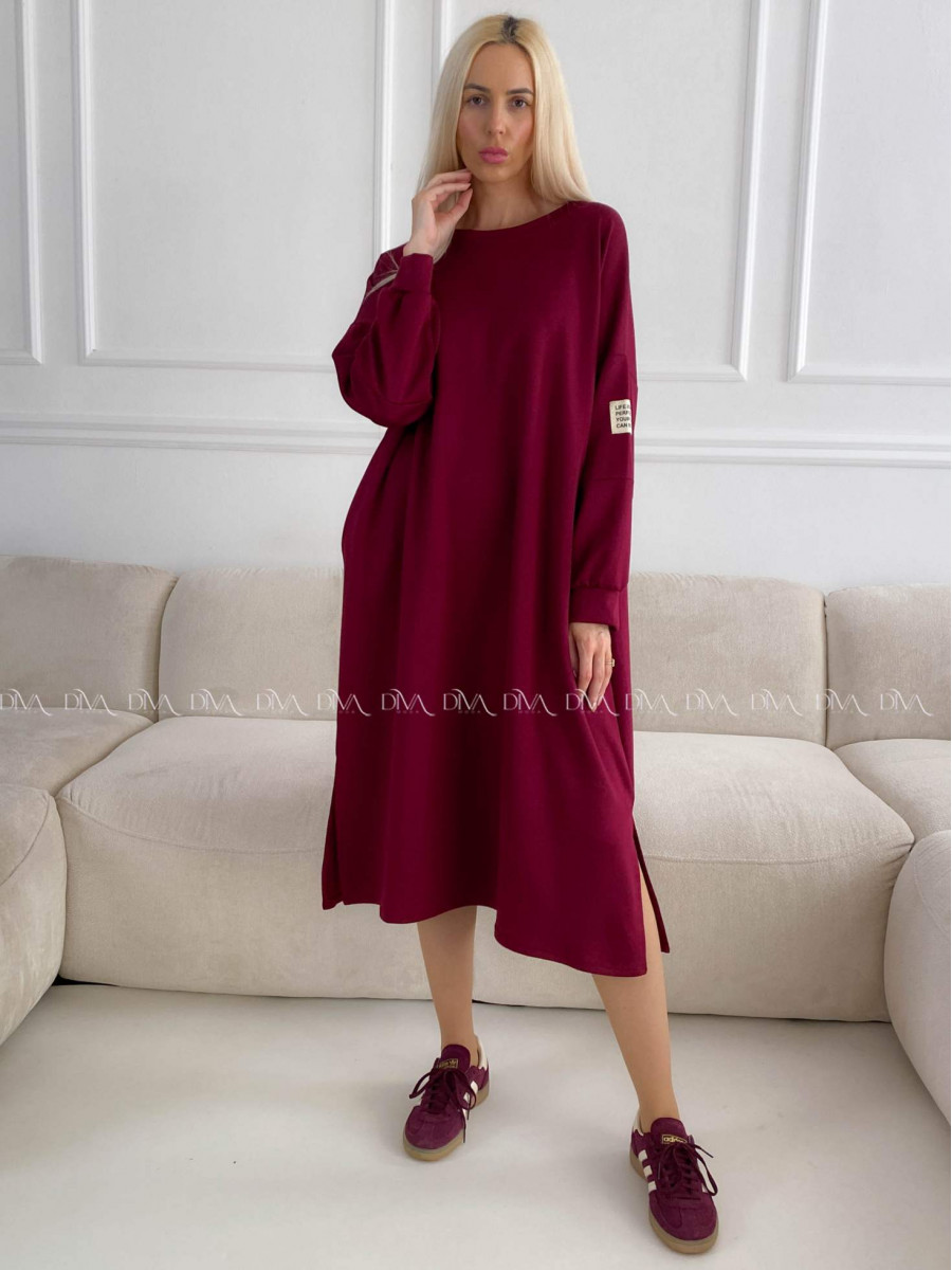 Športové maxi šaty s nášivkou burgundy A 205