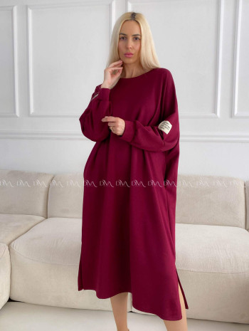 Športové maxi šaty s nášivkou burgundy A 205