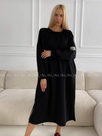 Športové maxi šaty s nášivkou čierne A 205