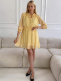 Krátke bodkované šaty s viazaním žlté A 216