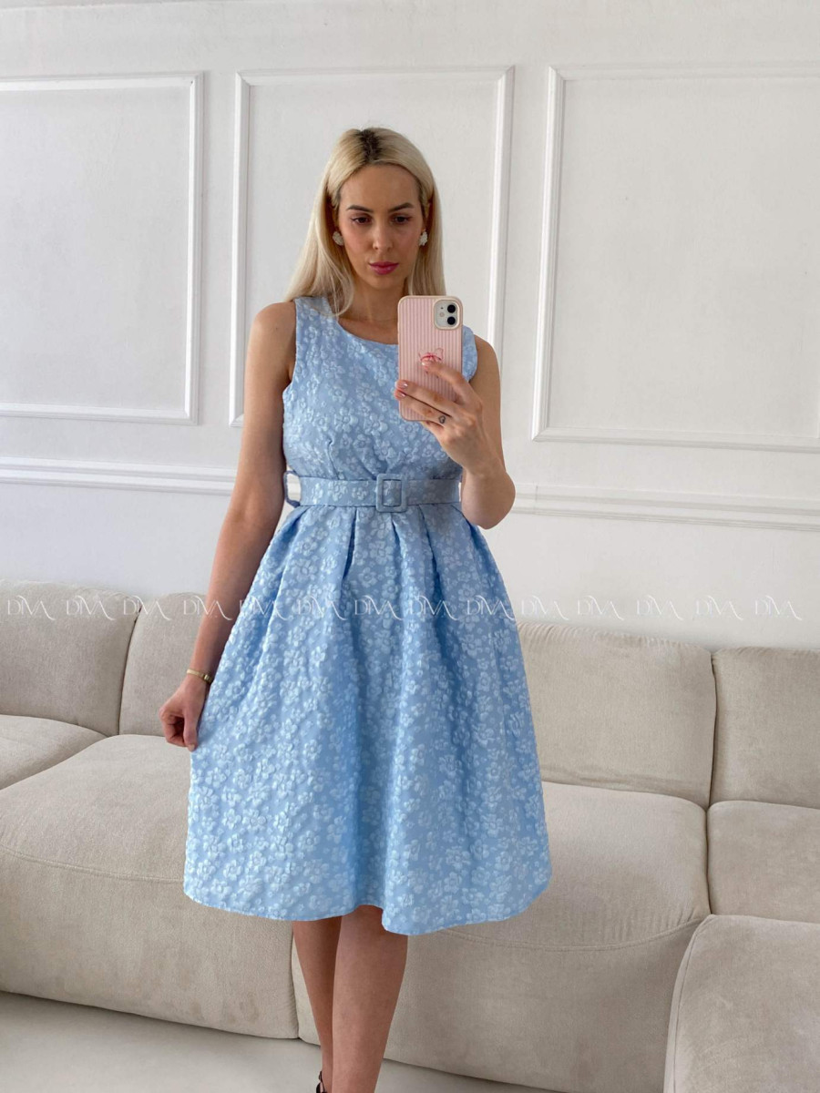 Elegantné midi šaty s 3D kvetmi baby modré A 212