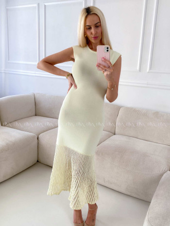 Úpletové priliehavé midi šaty s volánom butter yellow A 233