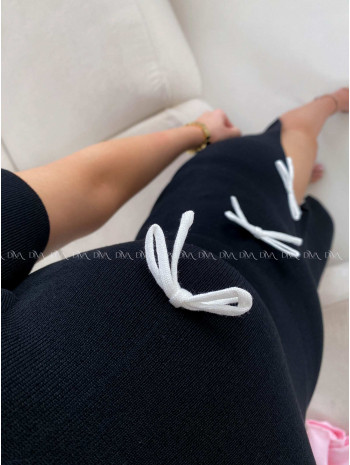 Úpletové midi šaty s 3D mašličkami čierne A 231