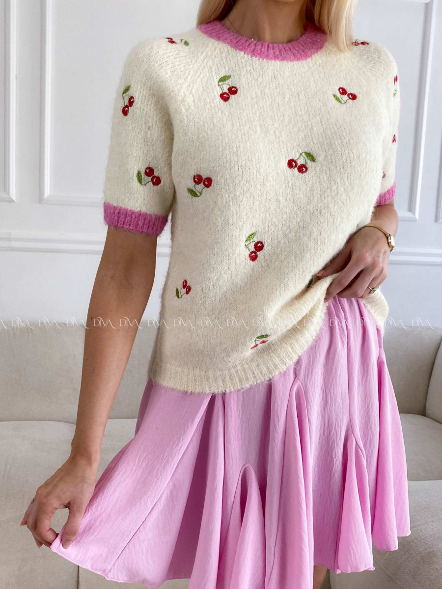 Pletený svetrík s vyšívanými čerešňami A 237