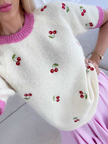 Pletený svetrík s vyšívanými čerešňami A 237