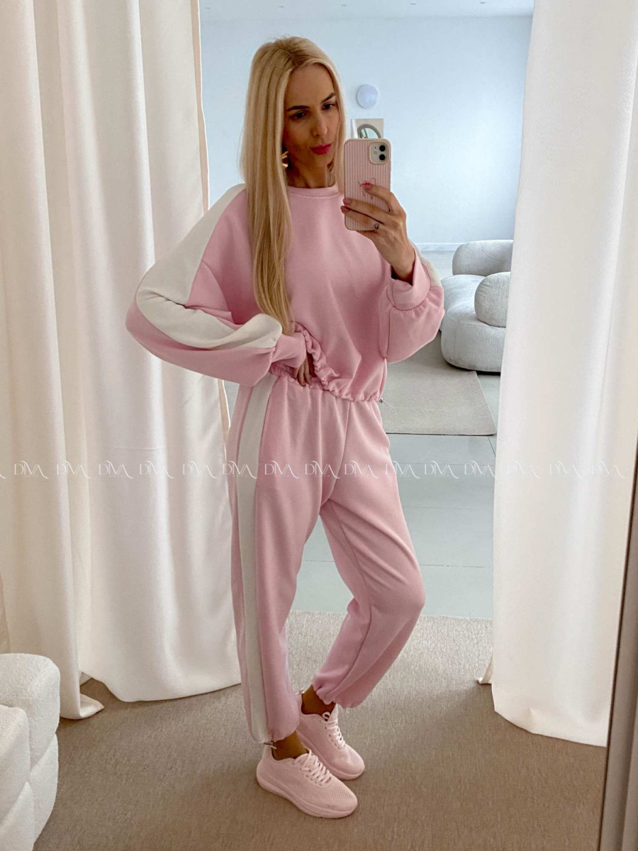 Hladký ležérny komplet s pruhom baby pink AB 26