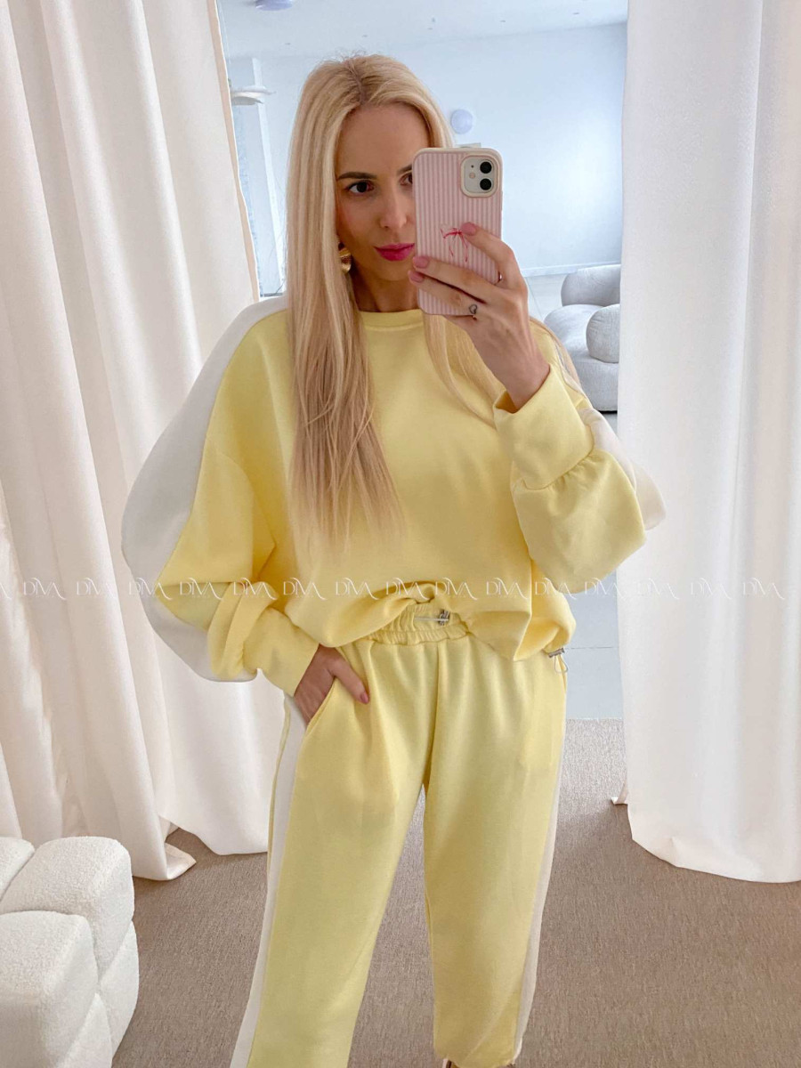 Hladký ležérny komplet s pruhom žltý AB 26