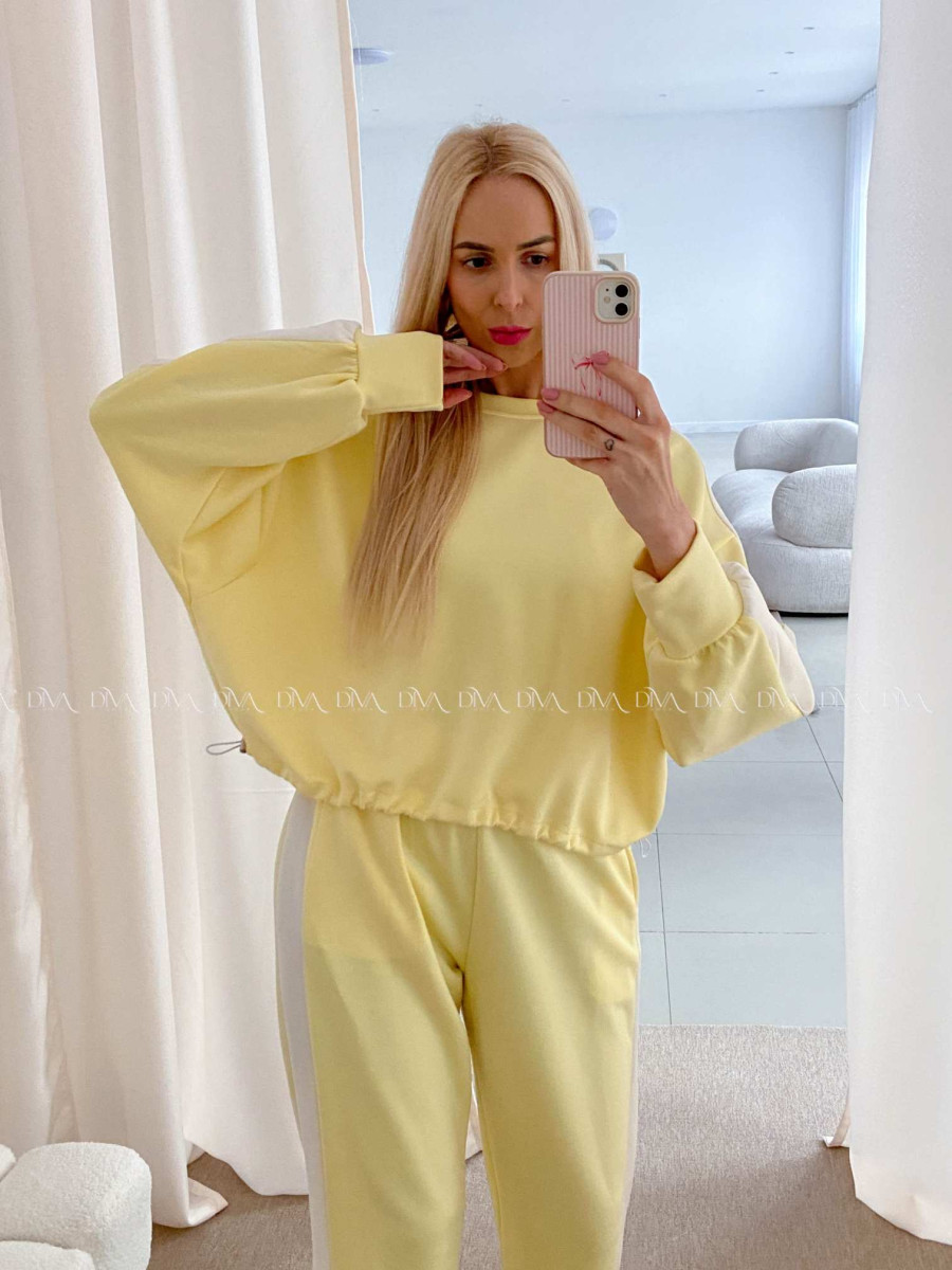 Hladký ležérny komplet s pruhom žltý AB 26