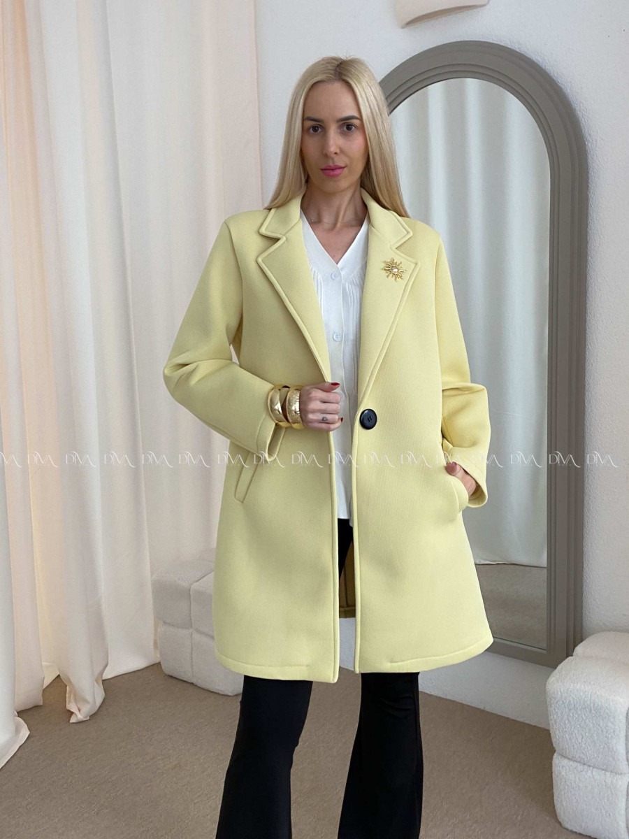 Midi prechodný kabát s brošňou banánový AB 59